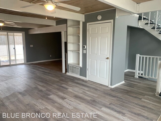 Building Photo - 3 br, 1.5 bath House - 906 N 71st St.