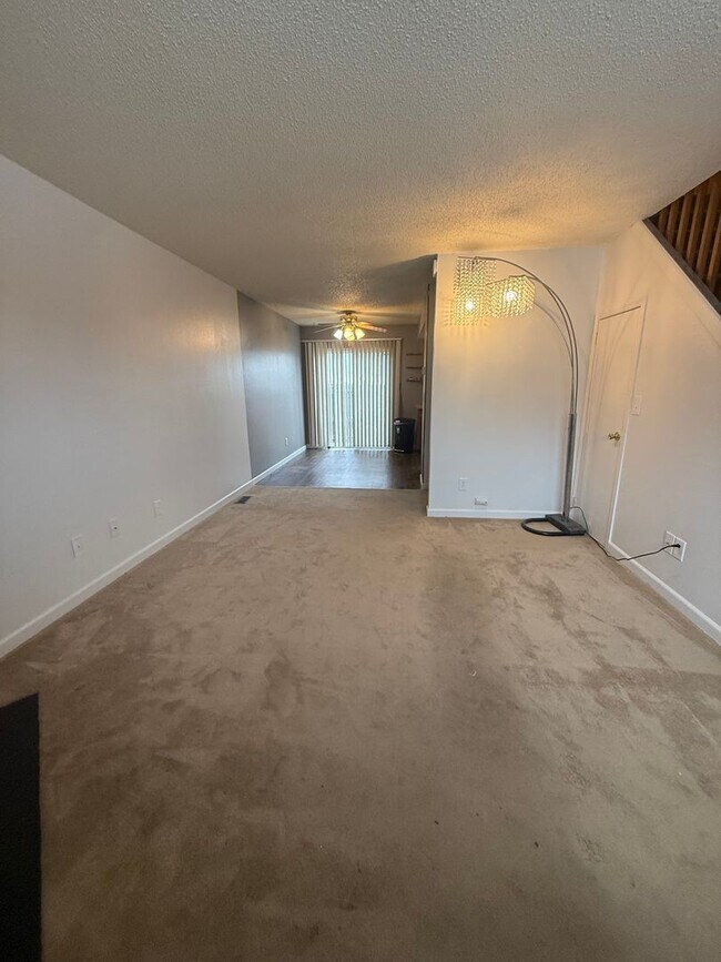 Building Photo - Cute & Cozy Townhome for rent!!!