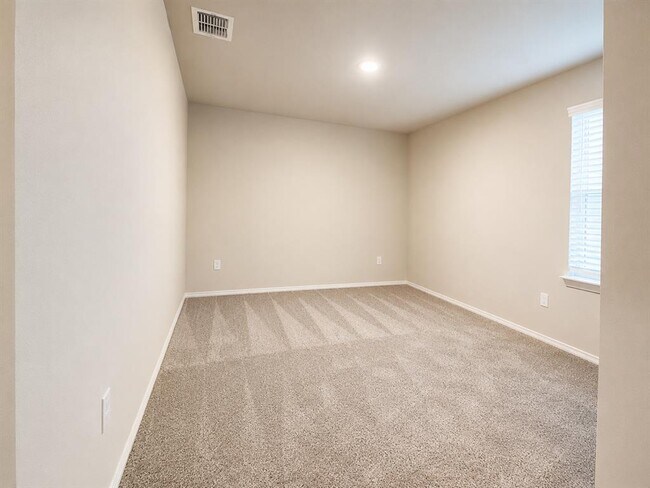 Building Photo - 2156 Griffith Dr
