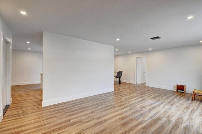 Foto del edificio - 4274 NW 2nd Ct