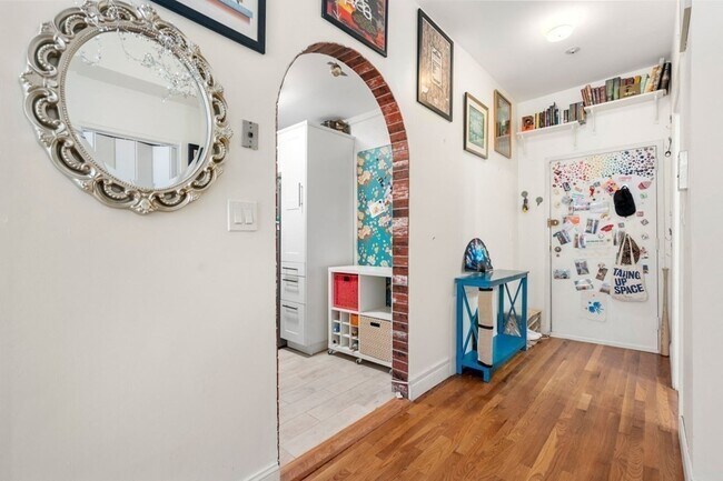 Building Photo - 302 Commonwealth Ave