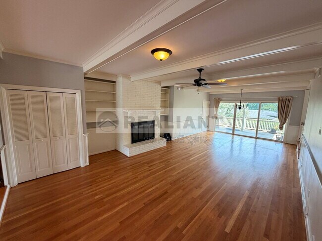 Foto del edificio - 2039 Fontaine Rd