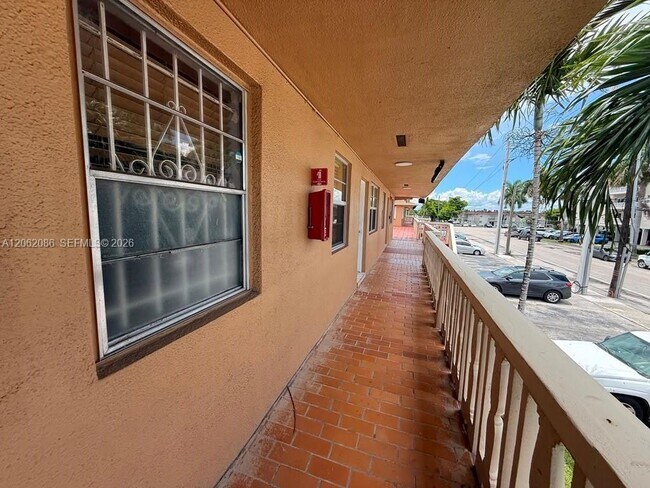 Foto del edificio - 1154 W 35th St