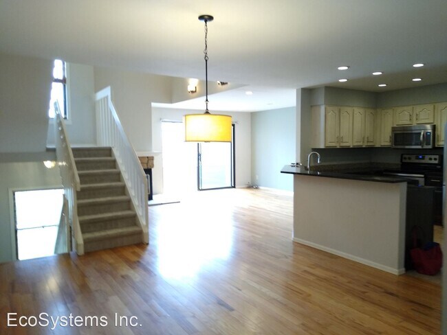 Building Photo - 3 br, 3.5 bath House - 8799 W Cornell Ave #5