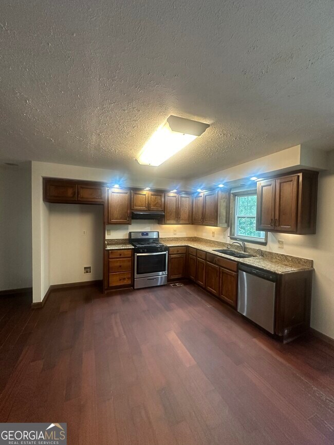 Foto del edificio - 253 Whitney Ln