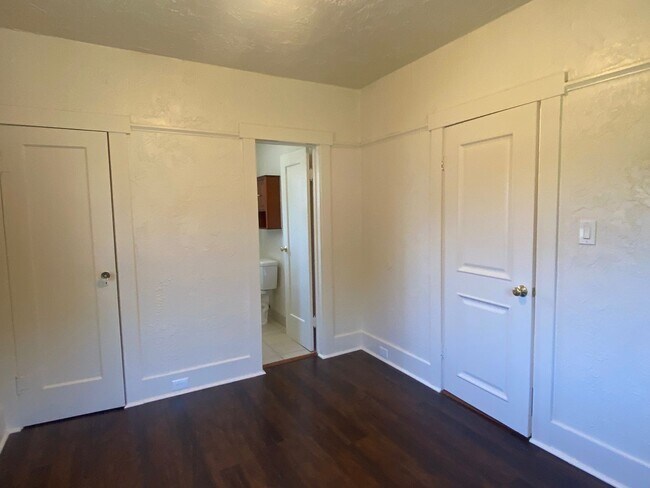 Building Photo - Updated and Unique Rose Garden 1 Bedroom Single Family Home!