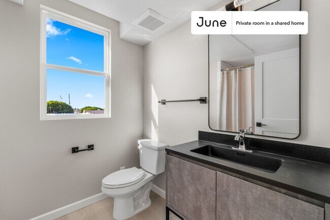 Foto del edificio - Room in Shared 5 bed/5 bath home