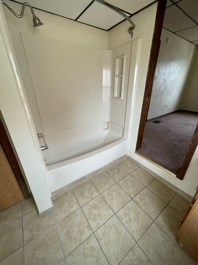 Building Photo - 562 3rd Ave