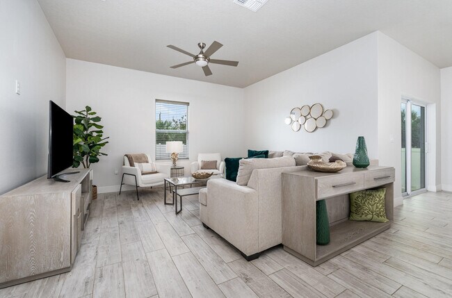 Foto del edificio - 448 St Andre Blvd