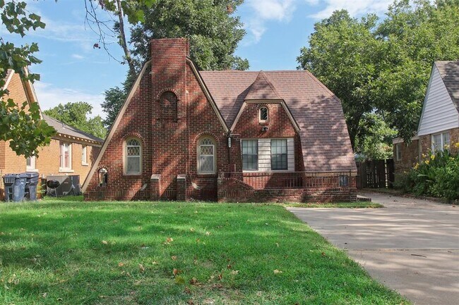 Building Photo - 2645 NW 13th St