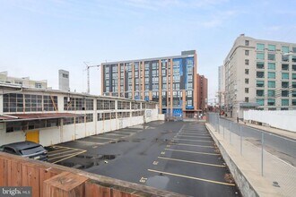 Building Photo - 901 N Front St