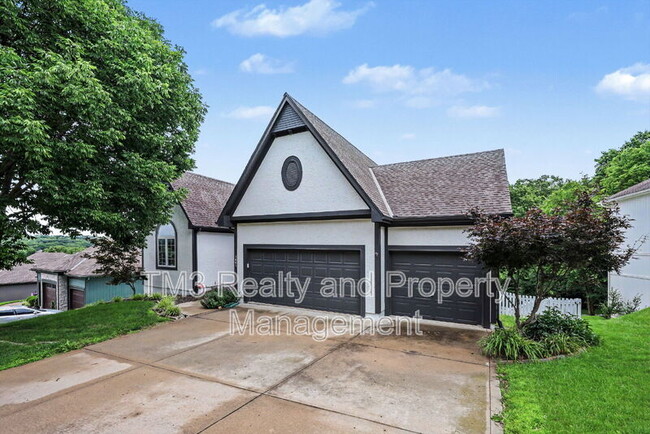 Building Photo - 5605 NE Coral Dr