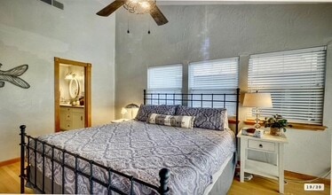 Building Photo - 11359 Twain Dr