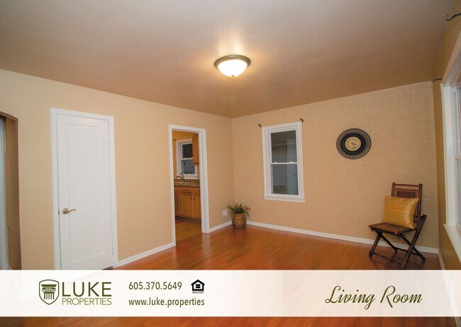 Building Photo - Great 3 bedroom rental home with many updates