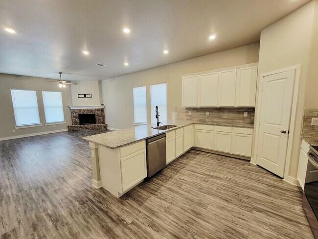 Building Photo - Upland Crossing - 3/2/2