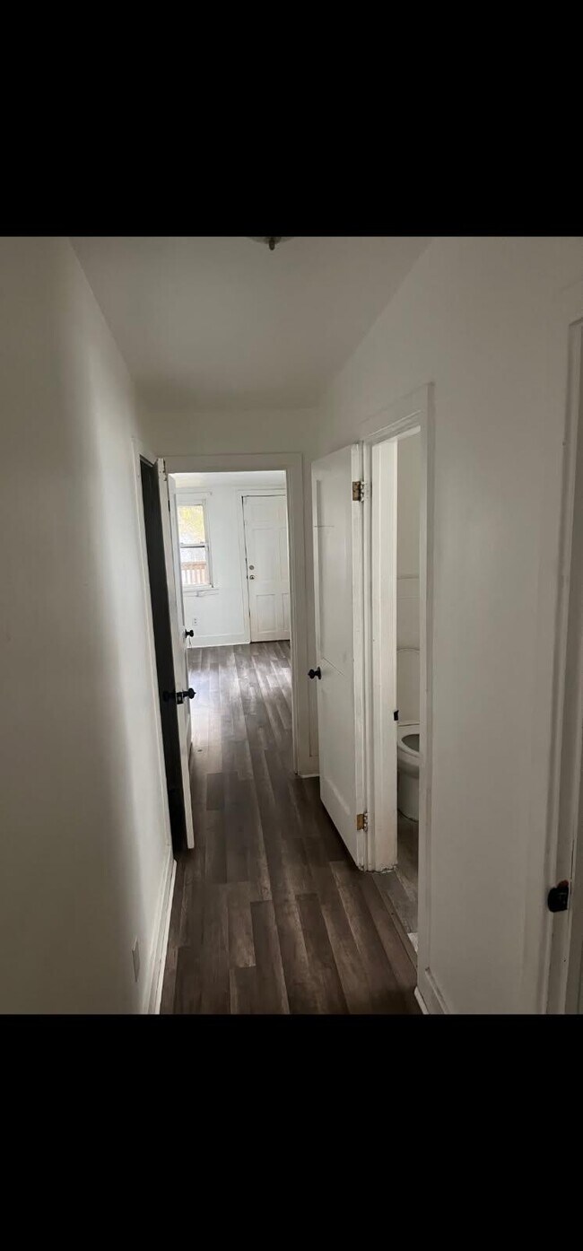 Pasillo - 139 Frank S Brown Blvd