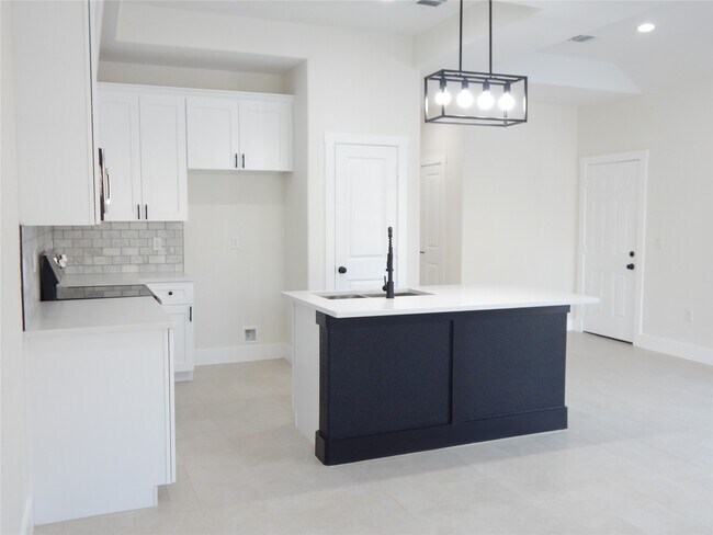 Foto del edificio - 16963 W Juneau St