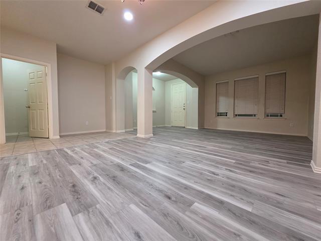 Foto del edificio - 6000 Mariposa Dr