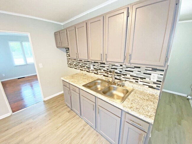 Building Photo - Dorothy's Favorite Ranch **Move in Special...