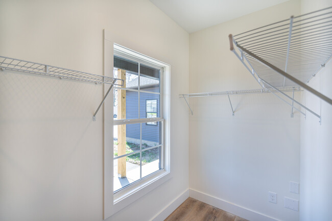 Building Photo - 276 Middlebrook Ln