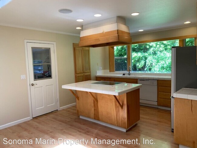 Building Photo - 4 br, 2 bath House - 939 EDITH COURT