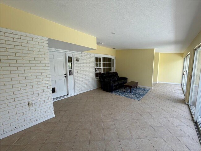 Foto del edificio - 7941 Sycamore Dr