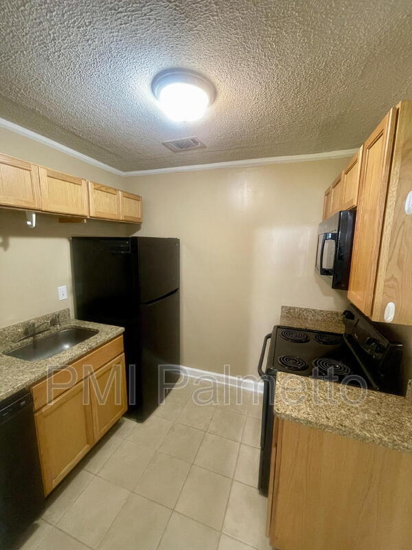 Building Photo - 241 Vallejo Cir