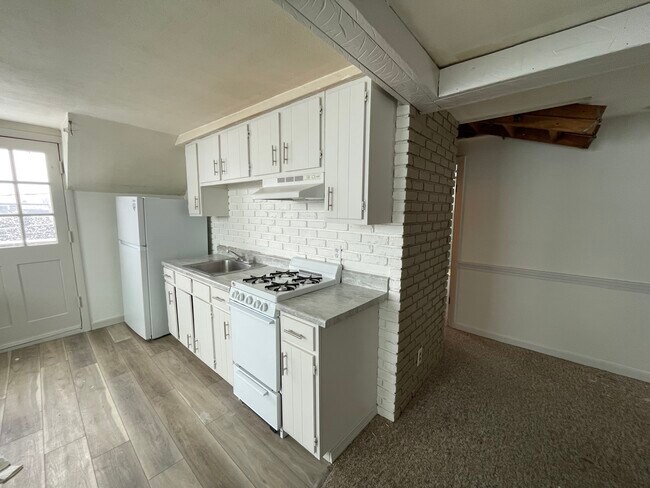 De LR de vuelta a la cocina - 29 Center St