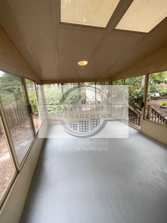 Building Photo - 639 Greenwood Cir