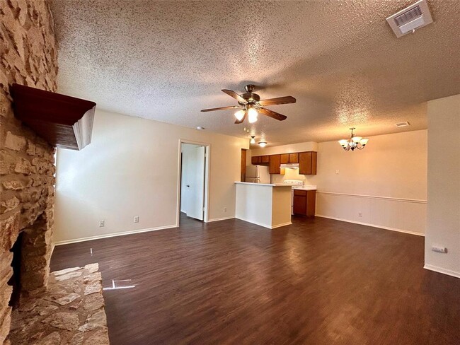 Foto del edificio - 9904 Hundred Oaks Cir