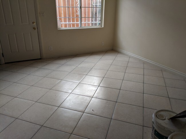 Foto del edificio - 1313 1/2 W 88th St