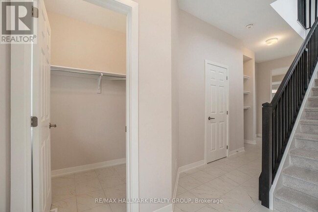 Building Photo - 722 Quilter Row
