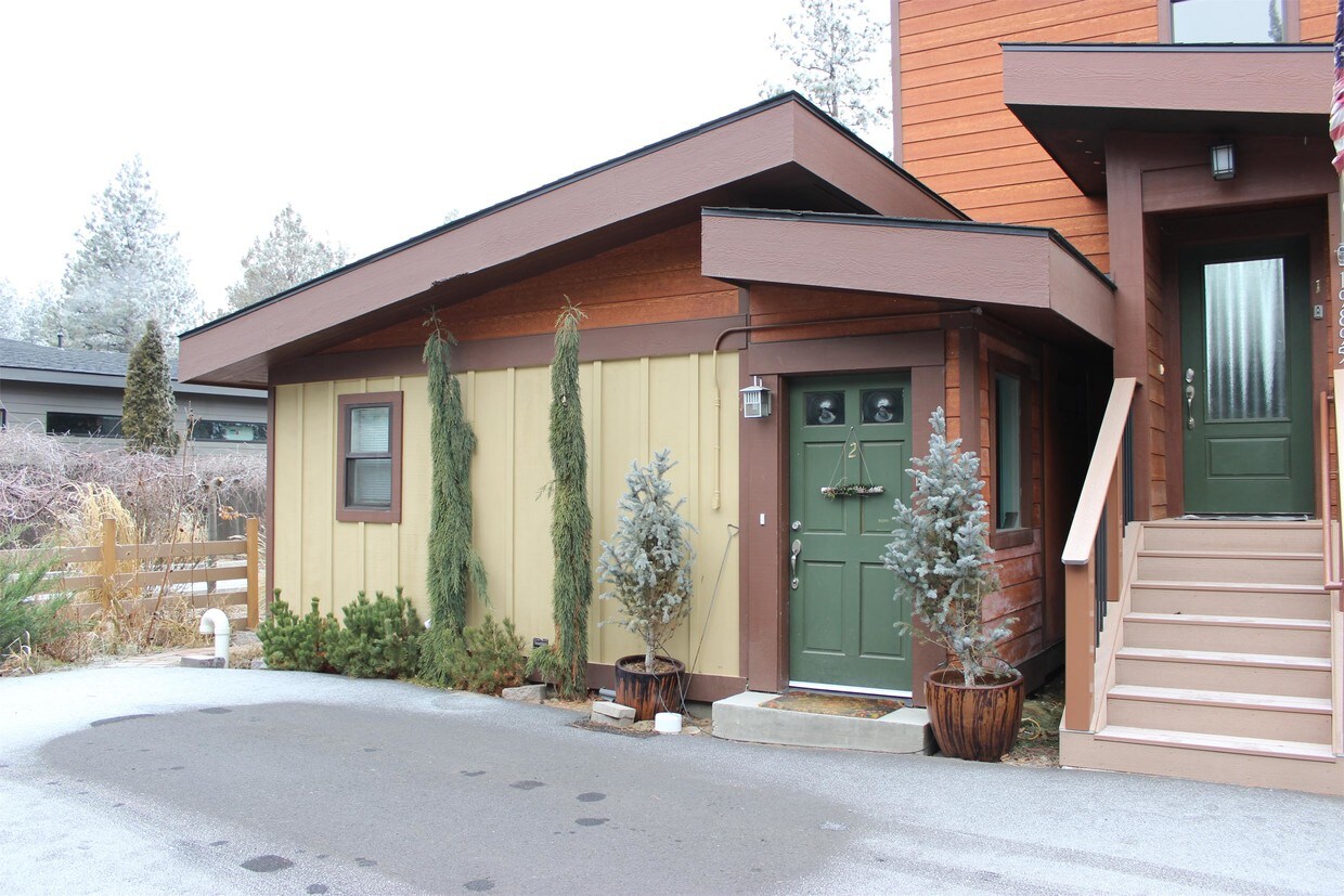 19895 Alderwood Cir, Bend, OR 97702 Townhouse for Rent in Bend, OR