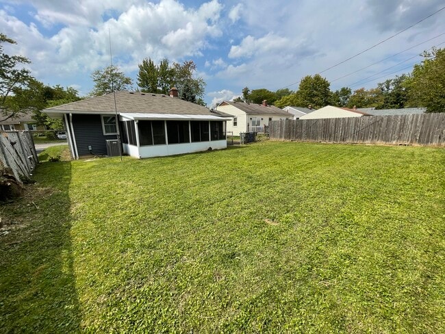 Building Photo - 3588 Oaklawn St