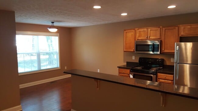 Building Photo - 2 Bedroom, 1 1/2 Bath House