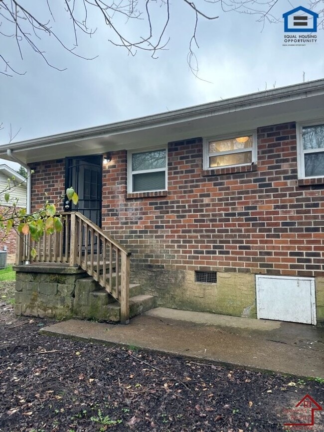 Building Photo - 1231 Helena Dr