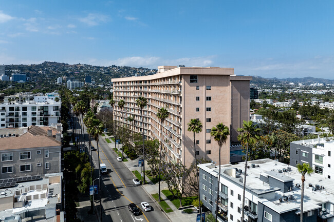 Context - 100 S Doheny Dr