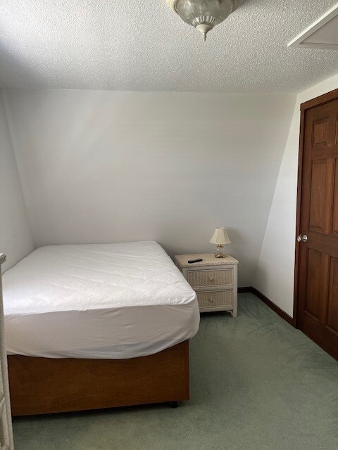 Foto del edificio - 16 Holland Dr