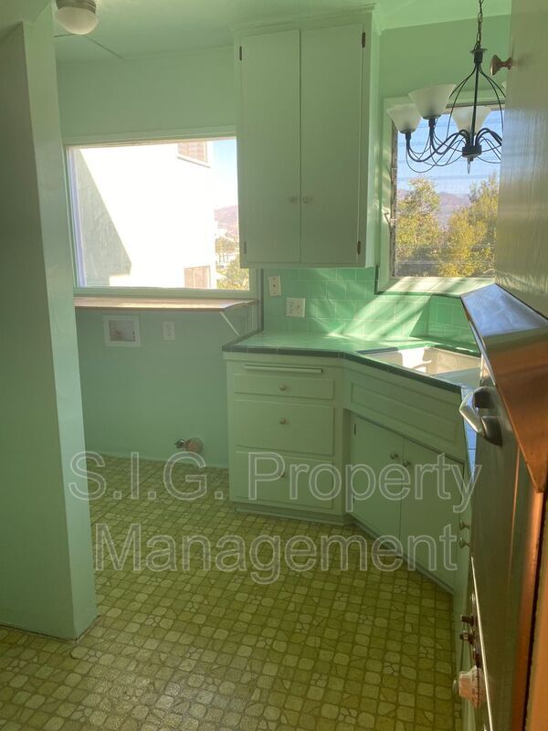 Building Photo - 811 Reeves Pl