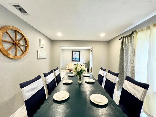 Foto del edificio - 12230 Fairpoint Dr