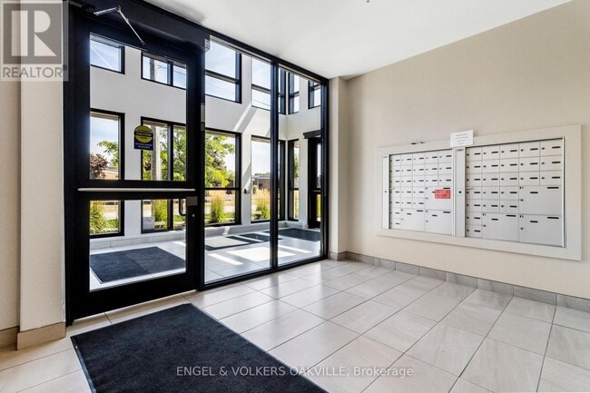 Building Photo - 212 Lakeport Rd