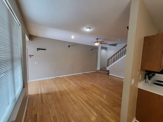Building Photo - 2 Bedroom 2.5 Bath Condo - Quiet Area - Ga...