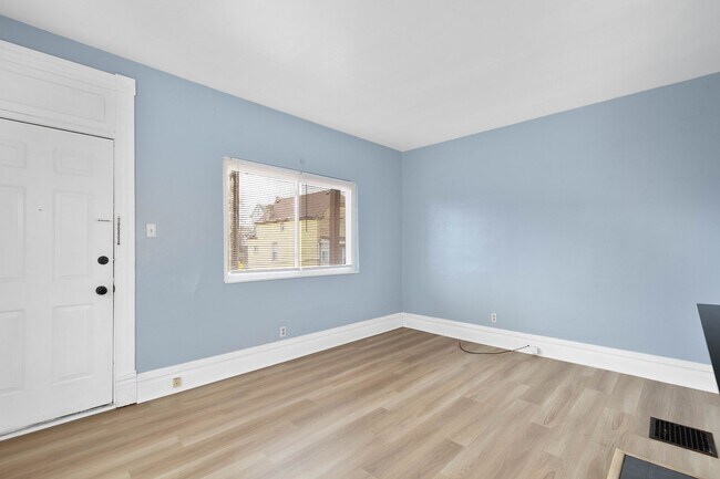 Building Photo - Stunning 2 bedroom home in Homestead available September 1!