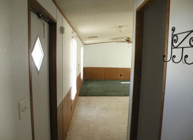 Building Photo - 3 bedroom 2 bath rental in Naturita, Co