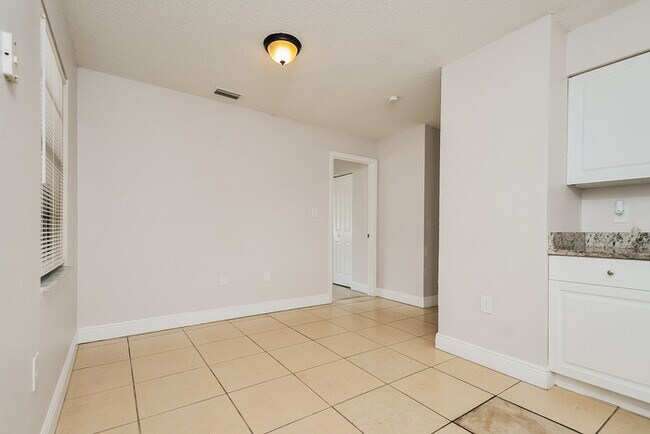 Foto del edificio - 4 bedrooms, 2 bath ranch home