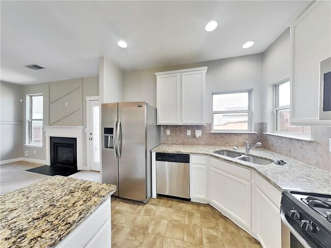 Foto del edificio - 5885 San Gabriel Ln