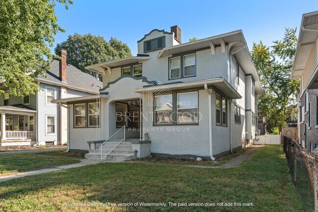 Foto del edificio - Spacious 4 Bed 1.5 Bath Updated Home