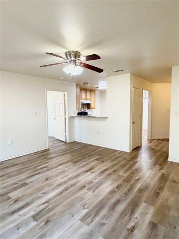 Foto del edificio - 3201 Royal Crest Dr