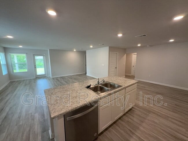 Building Photo - 4955 Red Cedar Rd