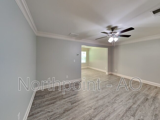 Foto del edificio - 5290 Hanover St